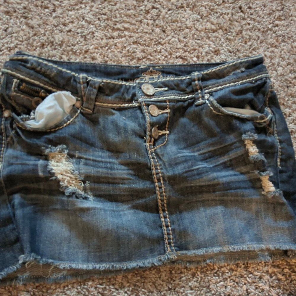 Short jean skirt
